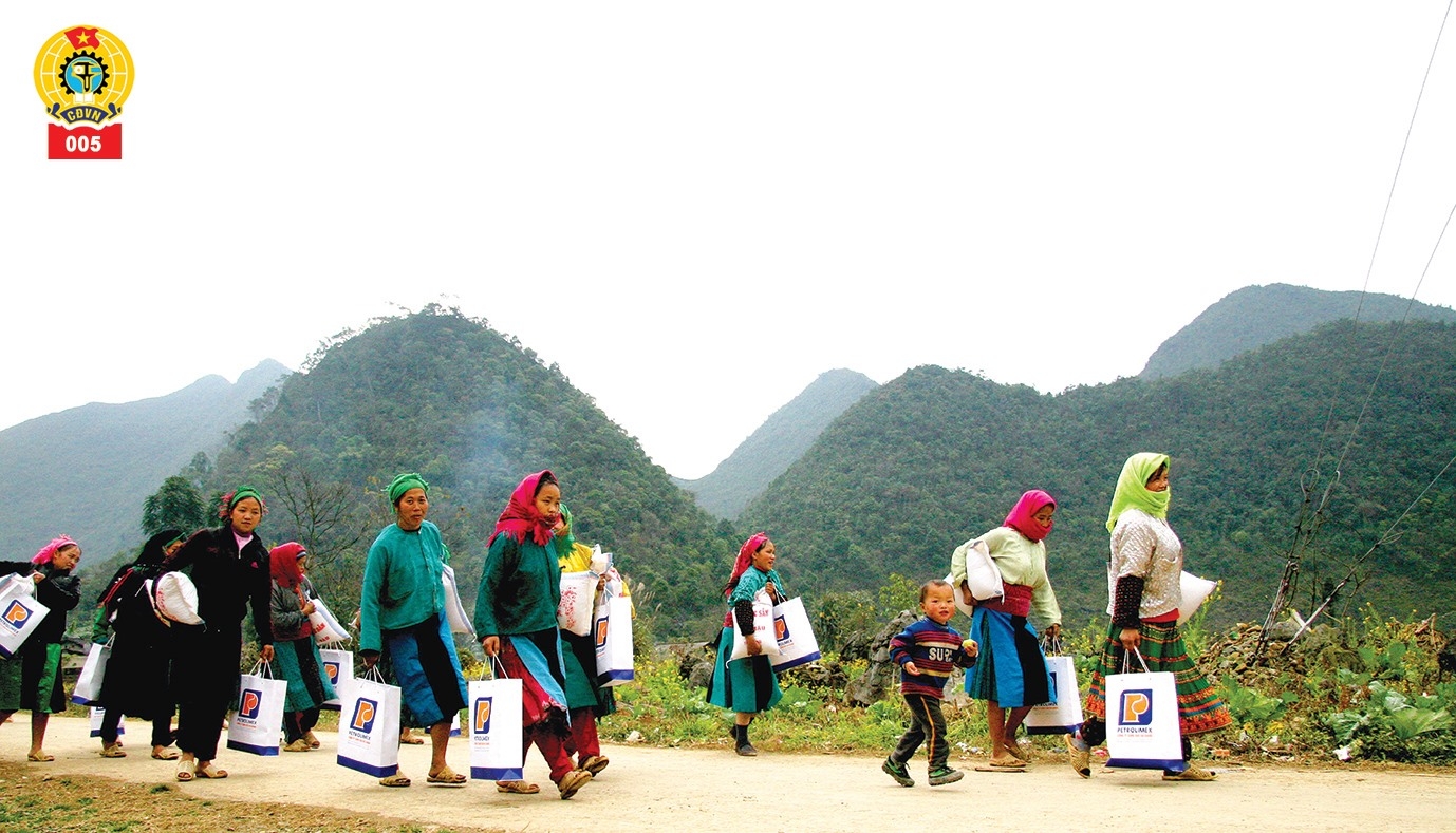 Mỗi bức ảnh là hơi thở của người lao động