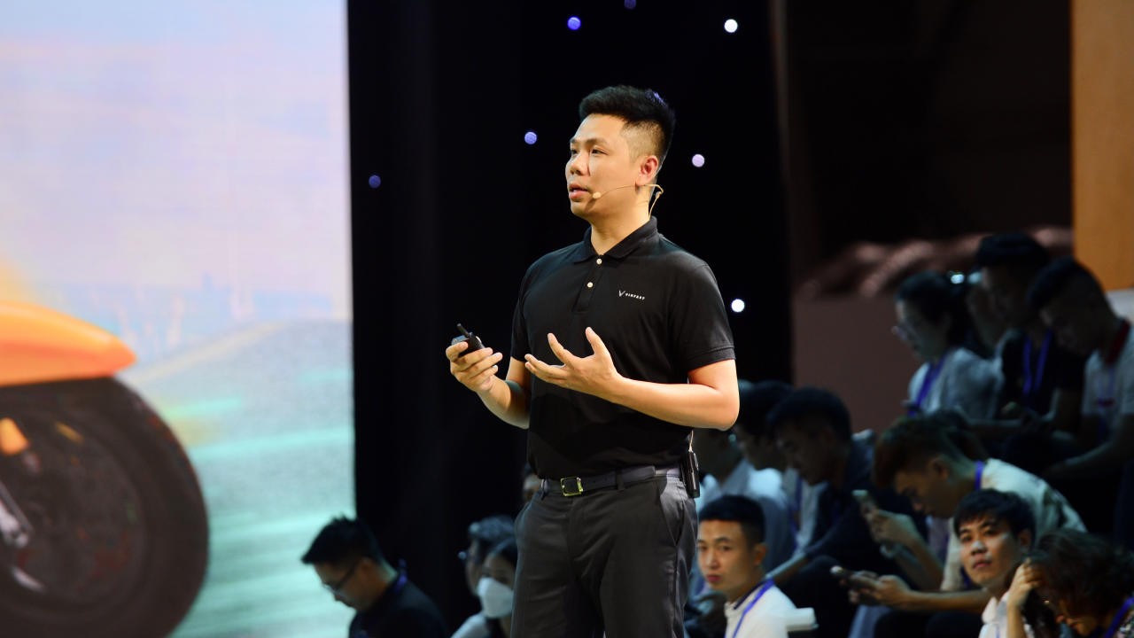 300 xe máy điện VinFast Evo200 đầu tiên đến tay khách hàng