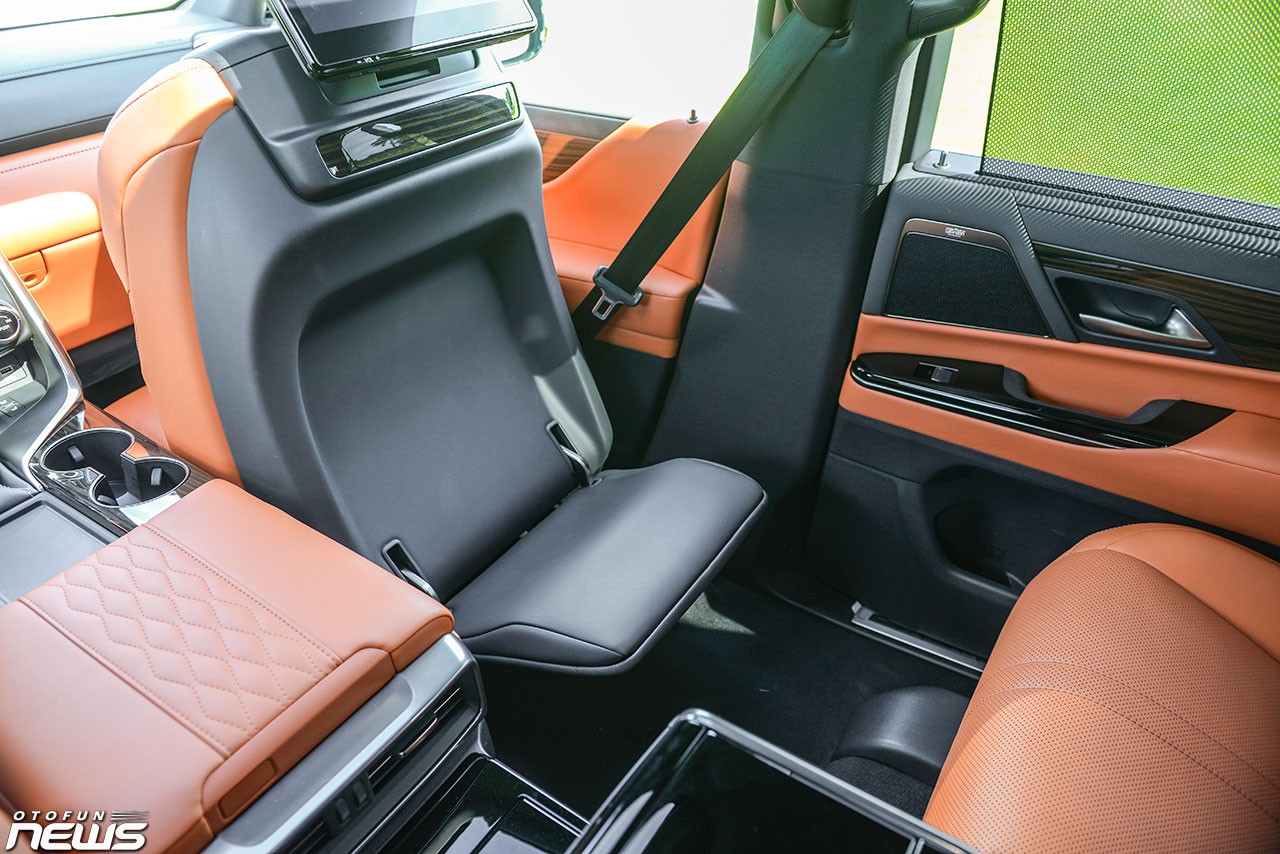 Hình chi tiết Lexus LX600 VIP giá 9,2 tỷ tại Việt Nam