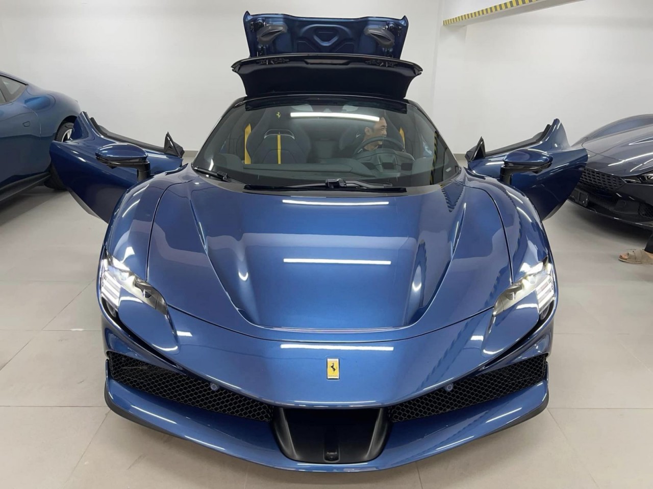 Siêu xe Ferrari SF90 Spider của Cường Siêu xe Ferrari SF90 Spider của Cường