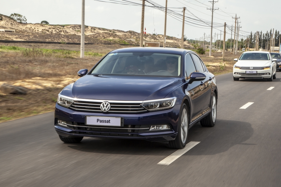 Volkswagen Passat giảm giá 0405-passat-030