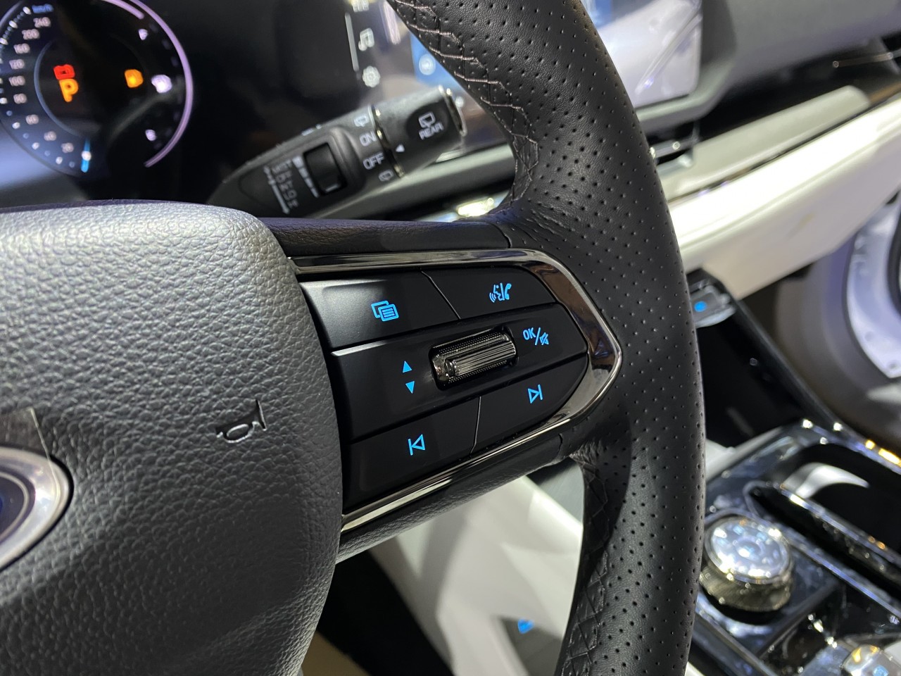 Ford Territory ra mắt: 3 phiên bản, giá bán 822-935 triệu đồng Ford Territory ra mắt: 3 phiên bản, giá bán 822 935 triệu đồng