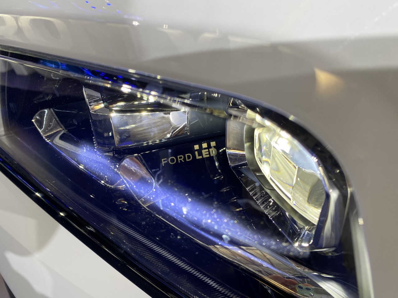 Ford Territory ra mắt: 3 phiên bản, giá bán 822-935 triệu đồng Ford Territory ra mắt: 3 phiên bản, giá bán 822 935 triệu đồng