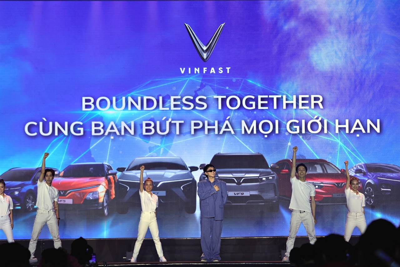 Cộng đồng VinFast TP.HCM phấn khích trong lần đầu chiêm ngưỡng VF 9