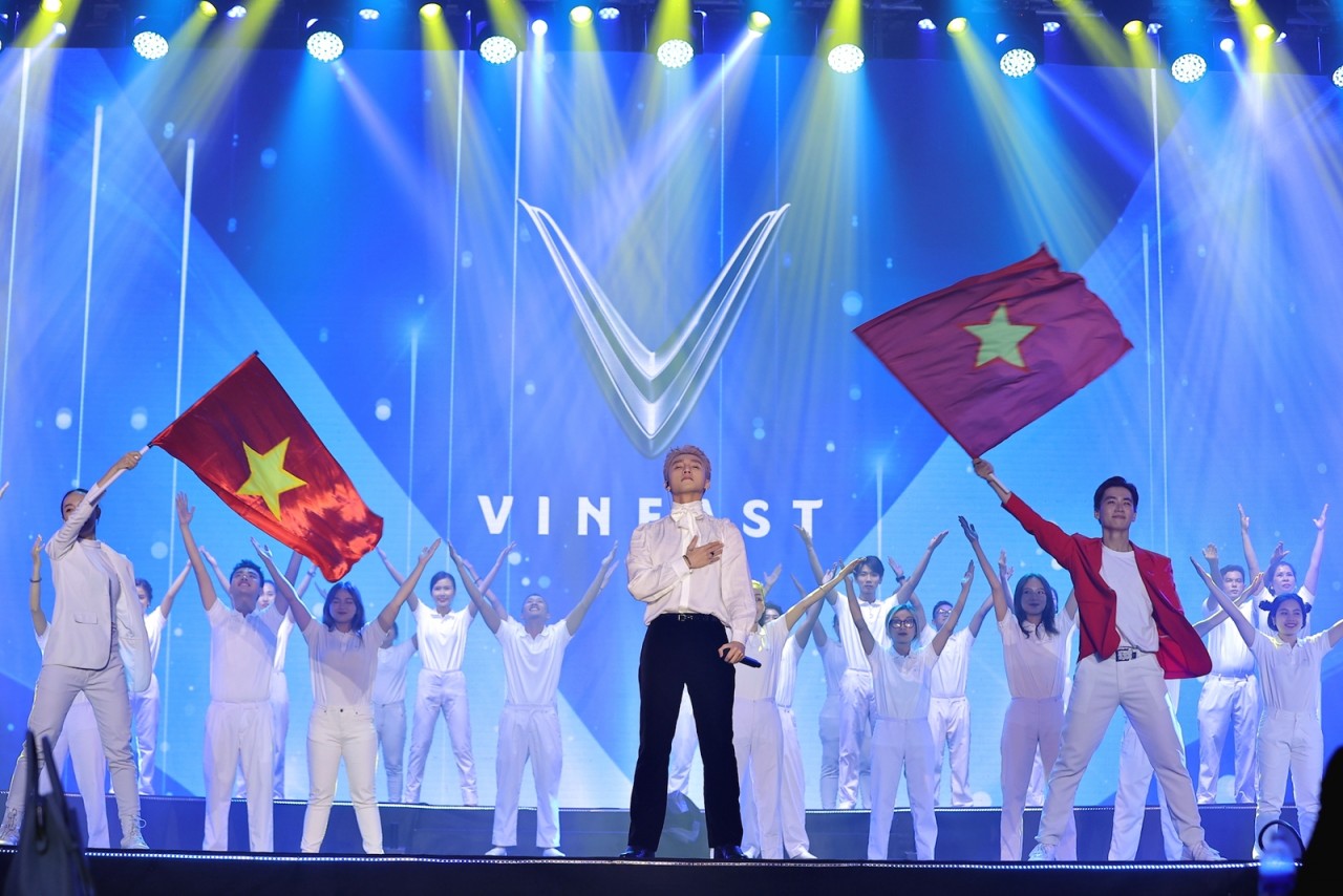 Cộng đồng VinFast TP.HCM phấn khích trong lần đầu chiêm ngưỡng VF 9