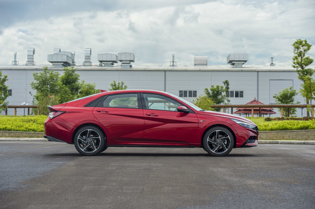 Hình chi tiết Hyundai Elantra N-Line 1.6 Turbo giá 799 triệu đồng Hình chi tiết Hyundai Elantra N Line 1.6 Turbo giá 799 triệu đồng