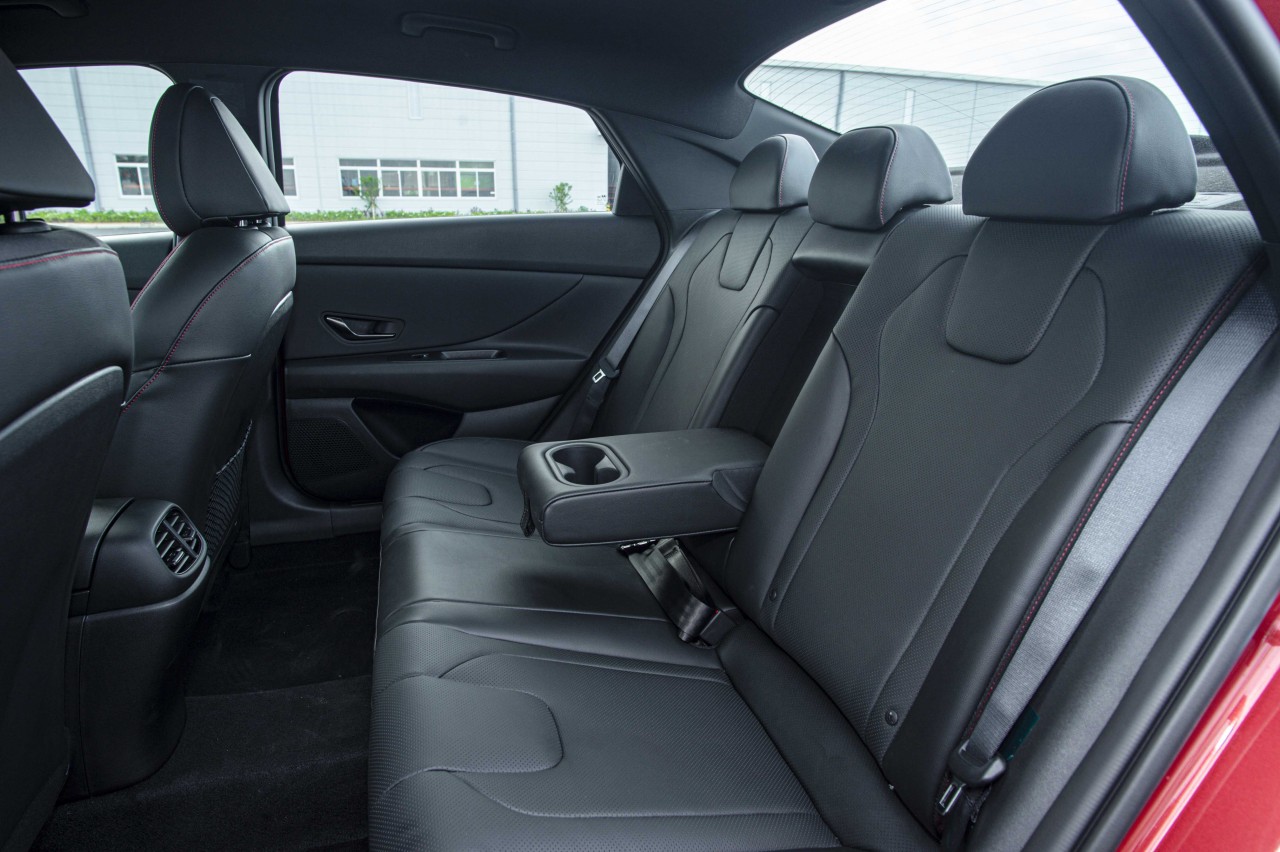 Hình chi tiết Hyundai Elantra N-Line 1.6 Turbo giá 799 triệu đồng Hình chi tiết Hyundai Elantra N Line 1.6 Turbo giá 799 triệu đồng