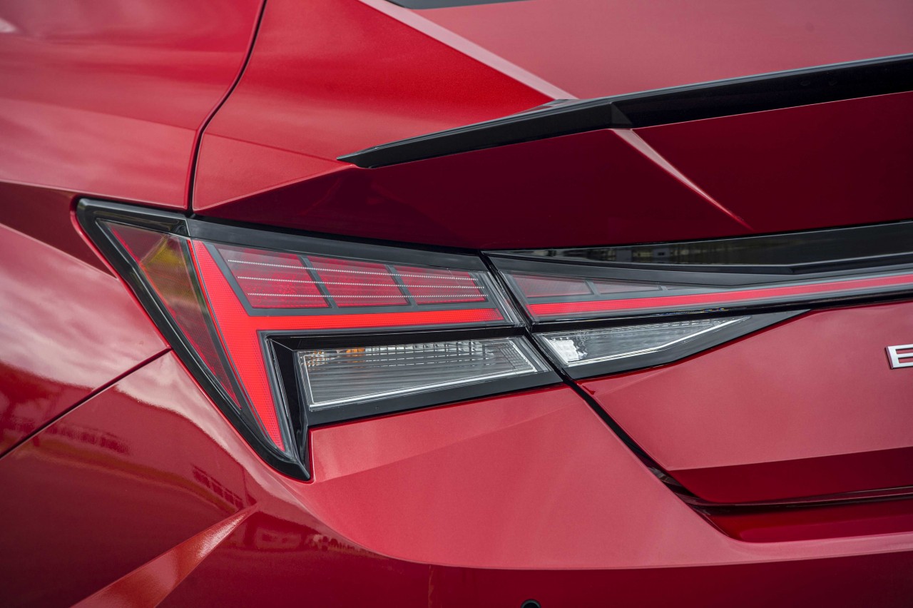 Hình chi tiết Hyundai Elantra N-Line 1.6 Turbo giá 799 triệu đồng Hình chi tiết Hyundai Elantra N Line 1.6 Turbo giá 799 triệu đồng