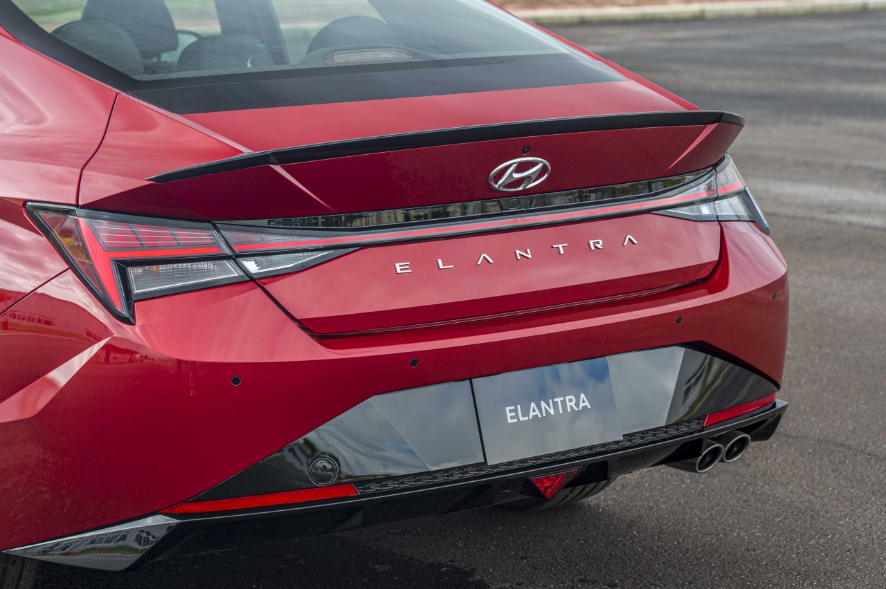 Hình chi tiết Hyundai Elantra N-Line 1.6 Turbo giá 799 triệu đồng Hình chi tiết Hyundai Elantra N Line 1.6 Turbo giá 799 triệu đồng