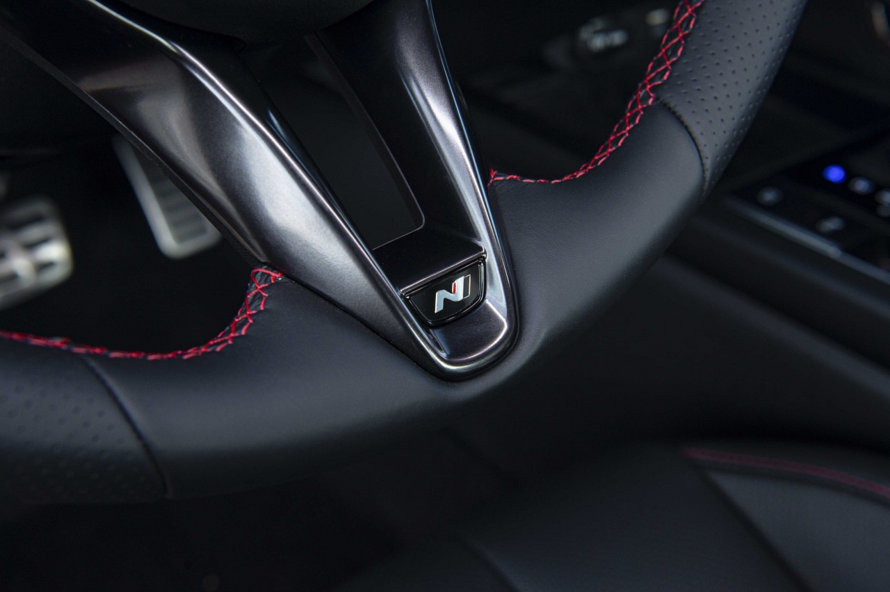 Hình chi tiết Hyundai Elantra N-Line 1.6 Turbo giá 799 triệu đồng Hình chi tiết Hyundai Elantra N Line 1.6 Turbo giá 799 triệu đồng