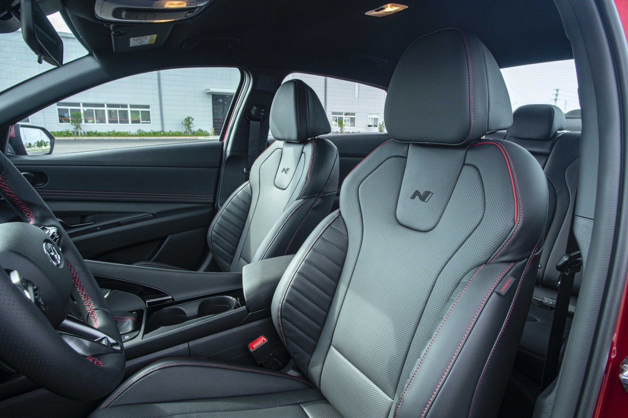 Hình chi tiết Hyundai Elantra N-Line 1.6 Turbo giá 799 triệu đồng Hình chi tiết Hyundai Elantra N Line 1.6 Turbo giá 799 triệu đồng