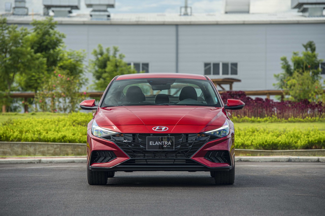 Hình chi tiết Hyundai Elantra N-Line 1.6 Turbo giá 799 triệu đồng Hình chi tiết Hyundai Elantra N Line 1.6 Turbo giá 799 triệu đồng