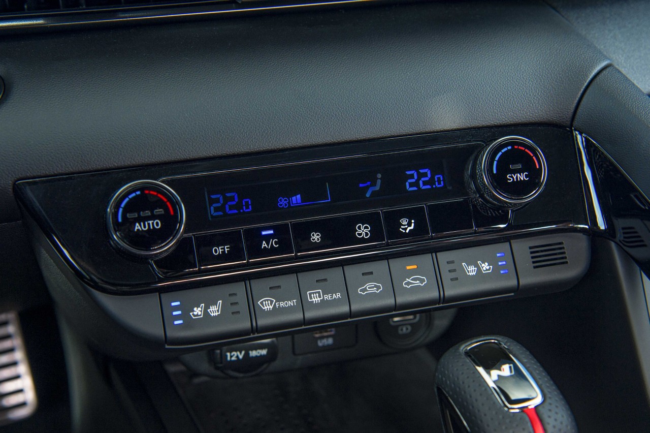 Hình chi tiết Hyundai Elantra N-Line 1.6 Turbo giá 799 triệu đồng Hình chi tiết Hyundai Elantra N Line 1.6 Turbo giá 799 triệu đồng