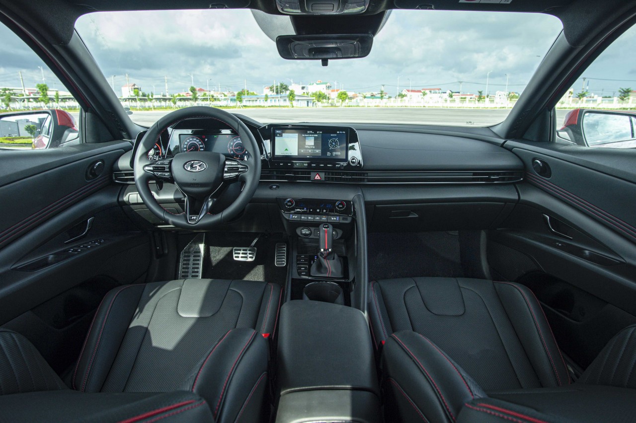 Hình chi tiết Hyundai Elantra N-Line 1.6 Turbo giá 799 triệu đồng Hình chi tiết Hyundai Elantra N-Line 1.6 Turbo giá 799 triệu đồng