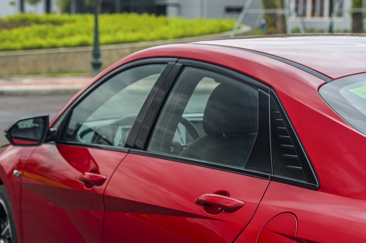 Hình chi tiết Hyundai Elantra N-Line 1.6 Turbo giá 799 triệu đồng Hình chi tiết Hyundai Elantra N Line 1.6 Turbo giá 799 triệu đồng