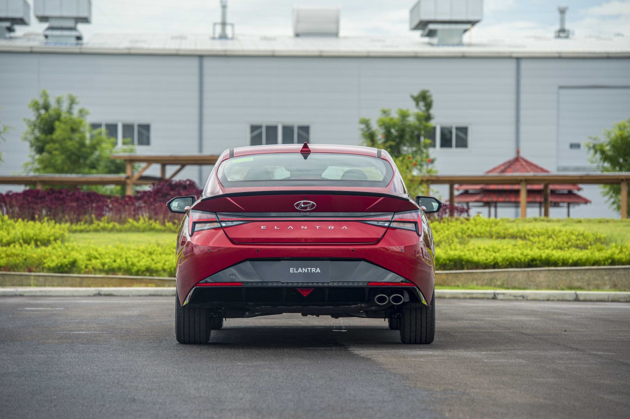 Hình chi tiết Hyundai Elantra N-Line 1.6 Turbo giá 799 triệu đồng Hình chi tiết Hyundai Elantra N Line 1.6 Turbo giá 799 triệu đồng