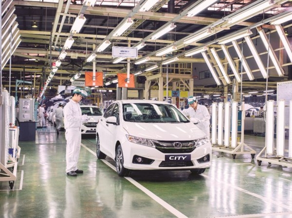 Hoạt động sản xuất kinh doanh ô tô sẽ có nhiều tác động trong thời gian tới. 1705-bao-hai-quan