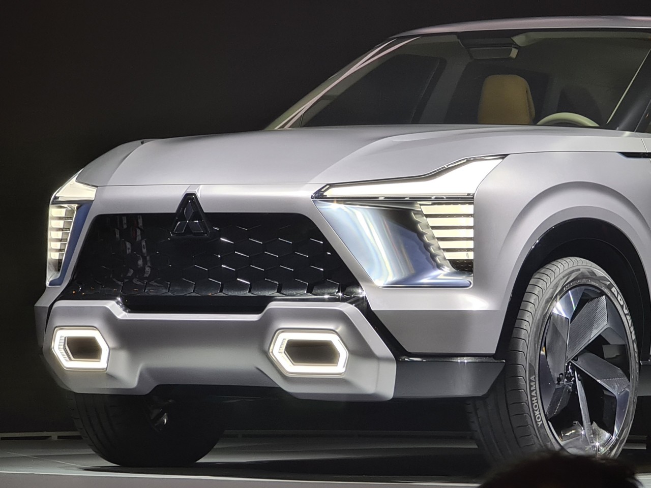 Mitsubishi lần đầu ra mắt xe concept tại Việt Nam “Mitsubishi XFC Concept”
