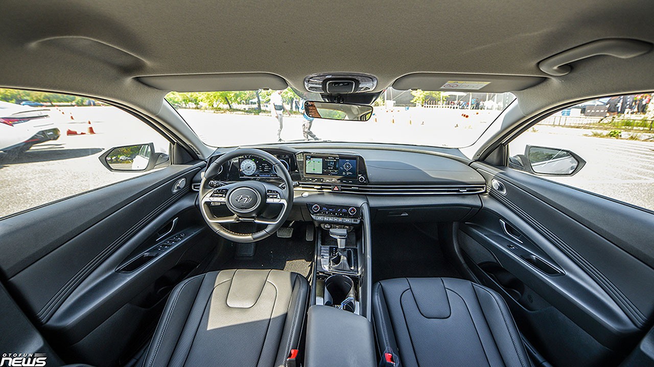 Cận cảnh Hyundai Elantra 2.0L Cao cấp giá 729 triệu đồng Cận cảnh Hyundai Elantra 2.0L Cao cấp giá 729 triệu đồng