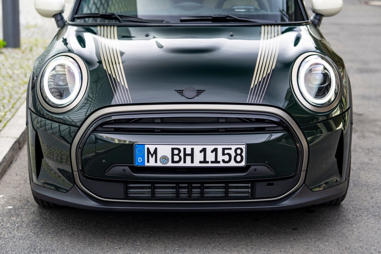 MINI Cooper S 5-Cửa Resolute Edition có mặt tại Việt Nam MINI Cooper S 5 Cửa Resolute Edition có mặt tại Việt Nam