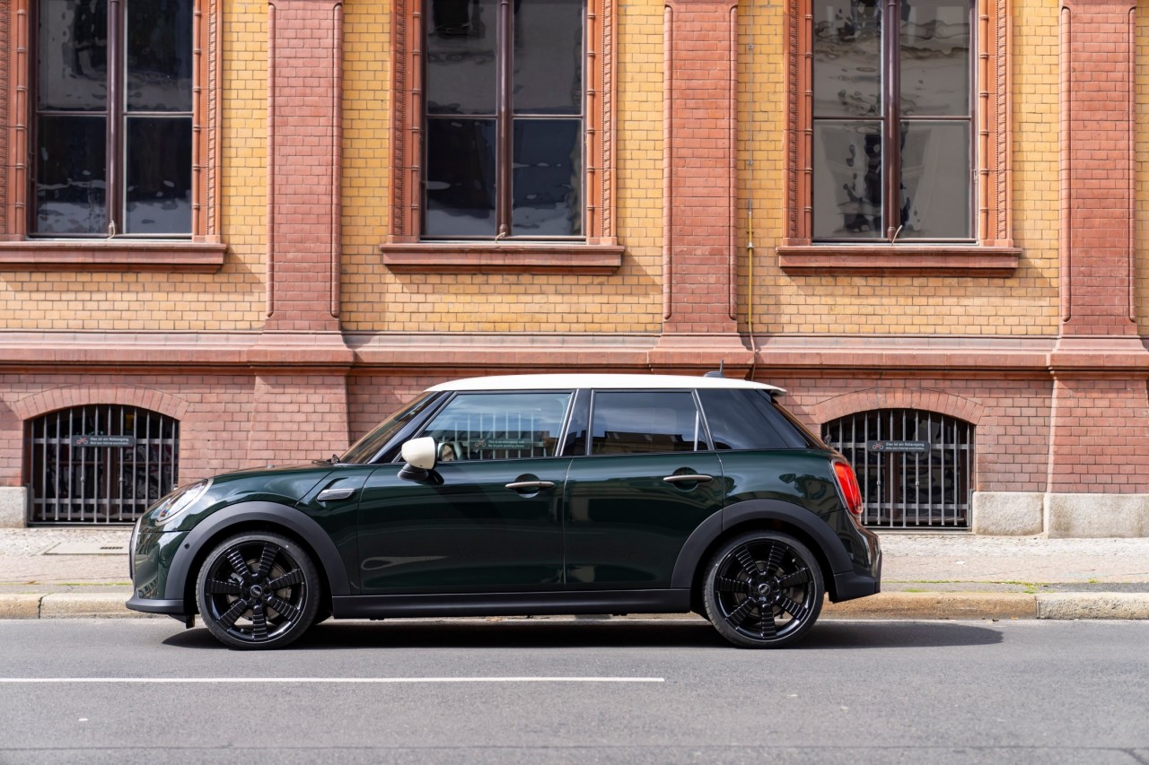 MINI Cooper S 5-Cửa Resolute Edition có mặt tại Việt Nam MINI Cooper S 5-Cửa Resolute Edition có mặt tại Việt Nam