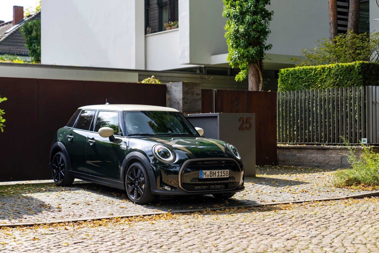 MINI Cooper S 5-Cửa Resolute Edition có mặt tại Việt Nam MINI Cooper S 5 Cửa Resolute Edition có mặt tại Việt Nam