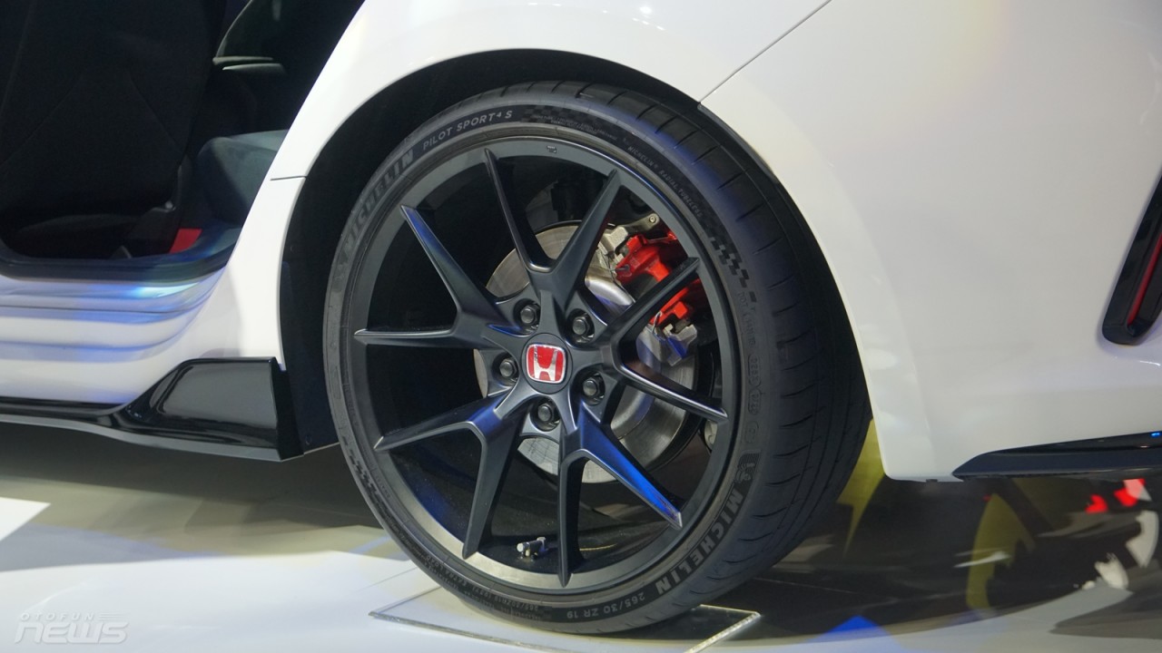 VMS 2022: Cận cảnh 'Xe đua' Honda Civic Type R công suất 315 mã lực