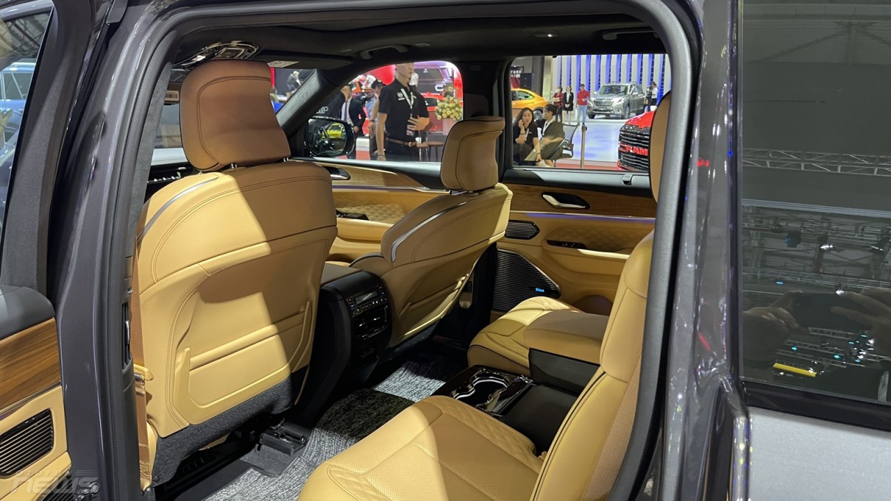 VMS 2022: Cận cảnh Jeep Grand Cherokee L 2022 có giá 6,18 tỷ đồng