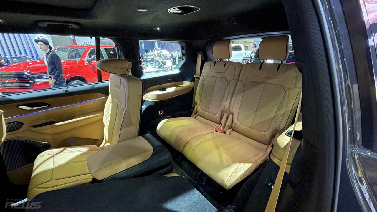 VMS 2022: Cận cảnh Jeep Grand Cherokee L 2022 có giá 6,18 tỷ đồng