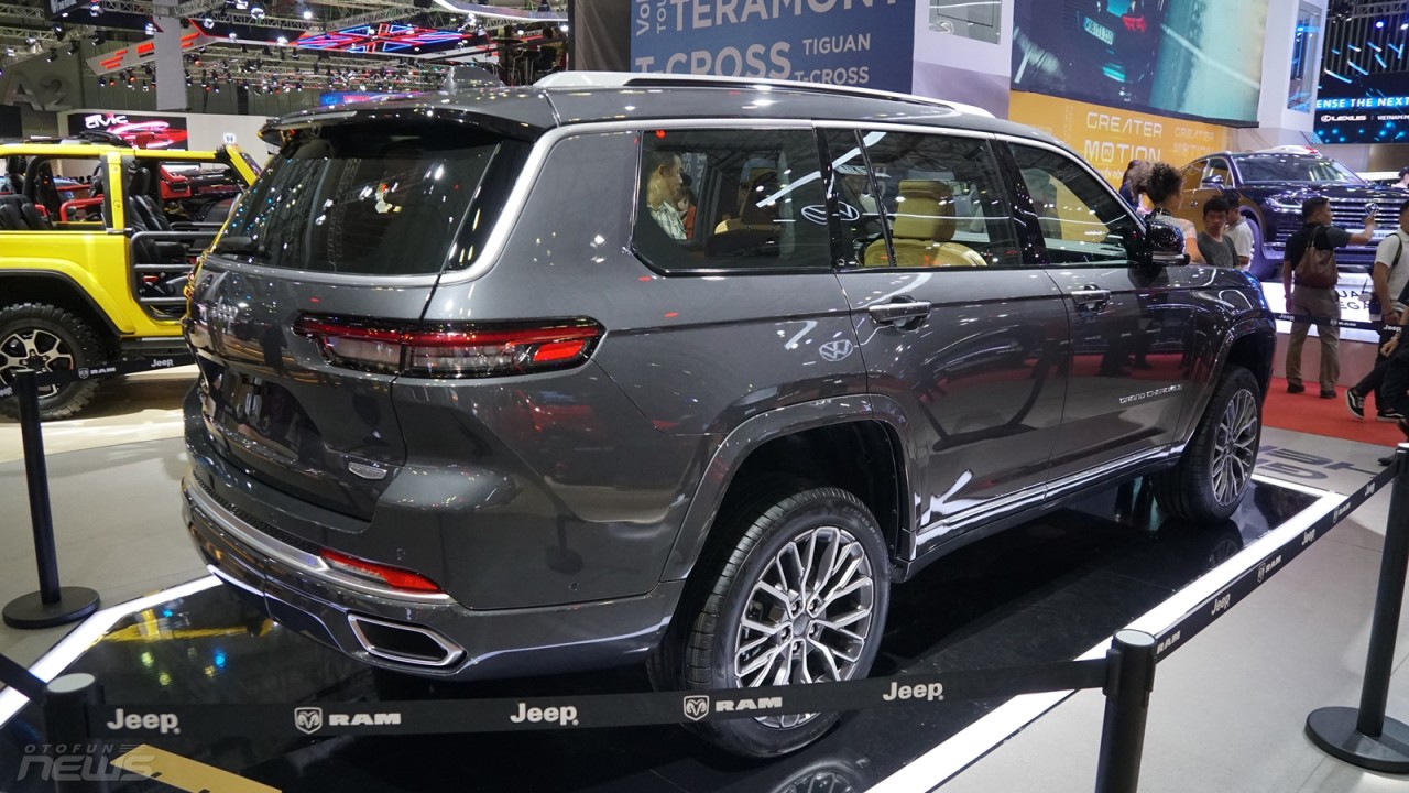 VMS 2022: Cận cảnh Jeep Grand Cherokee L 2022 có giá 6,18 tỷ đồng