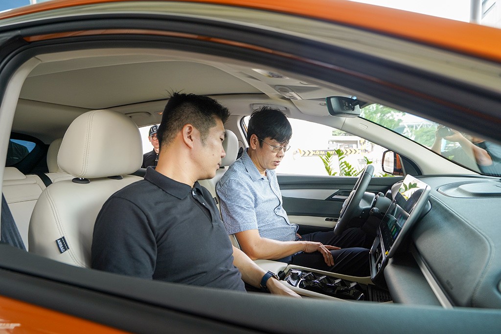 Người Sài Gòn lái thử VinFast VF8: “Đáng mua nhất trong tầm giá 1 tỷ đồng!” Người Sài Gòn lái thử VinFast VF8: “Đáng mua nhất trong tầm giá 1 tỷ đồng!”