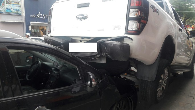 Tình huống lùi xe này ai đúng ai sai và Bảo hiểm hỗ trợ được bao nhiêu?