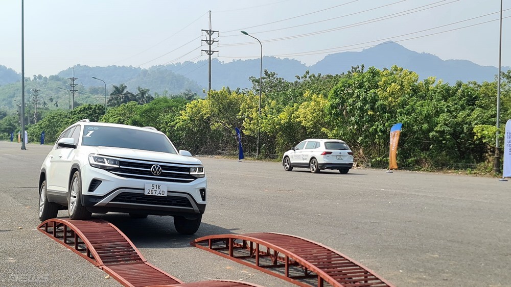 Gian hàng Volkswagen tại PVOIL VOC 2022 hút khách với bài lái thử Gymkhana Gian hàng Volkswagen tại PVOIL VOC 2022 hút khách với bài lái thử Gymkhana