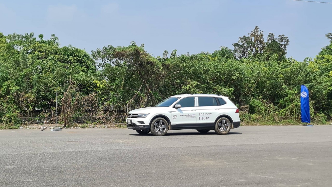 Gian hàng Volkswagen tại PVOIL VOC 2022 hút khách với bài lái thử Gymkhana Gian hàng Volkswagen tại PVOIL VOC 2022 hút khách với bài lái thử Gymkhana