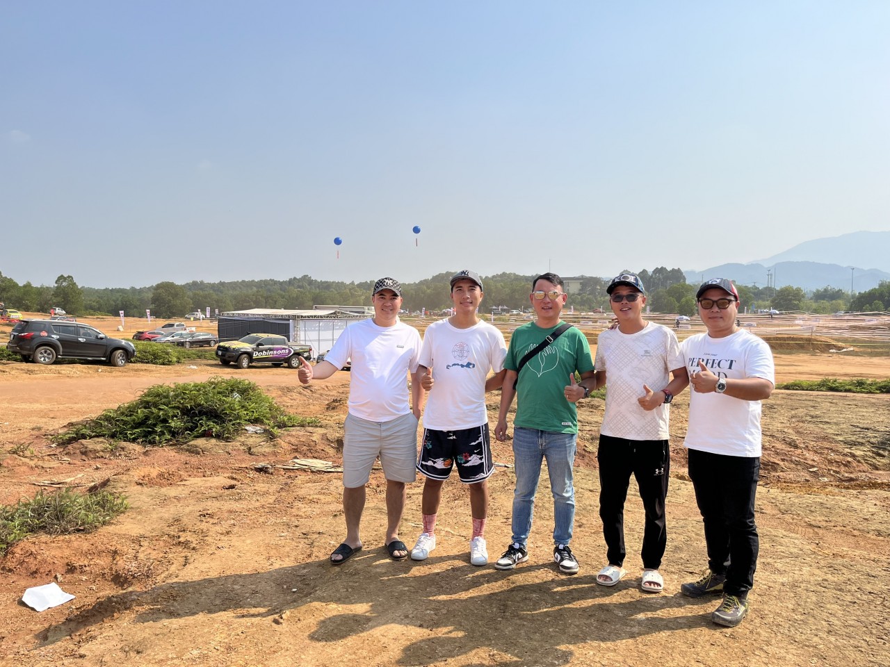 PVOIL VOC 2022: Khán giả vượt gần 2.000 km ra Đồng Mô xem đua offroad PVOIL VOC 2022: Khán giả vượt gần 2.000 km ra Đồng Mô xem đua offroad