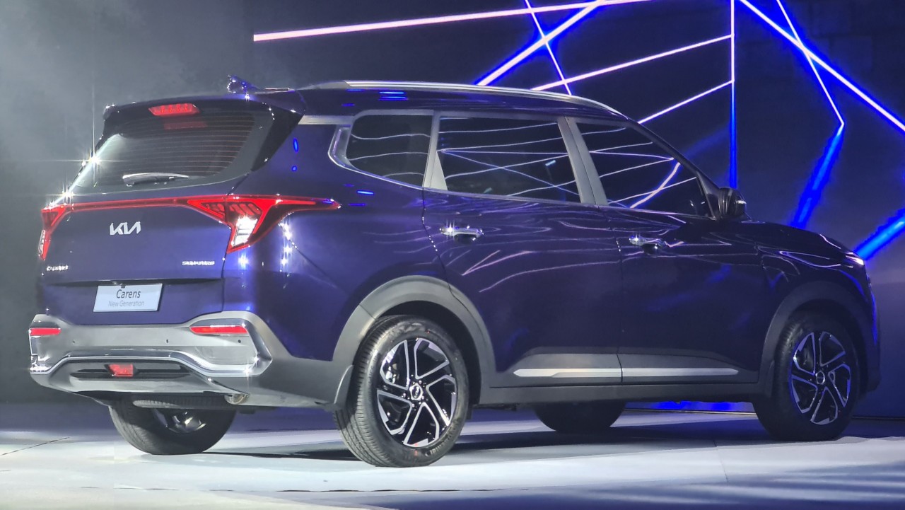 Kia Carens hoàn toàn mới ra mắt tại Việt Nam với 7 phiên bản, giá 619 triệu đồng Kia Carens hoàn toàn mới ra mắt tại Việt Nam với 7 phiên bản, giá 619 triệu đồng