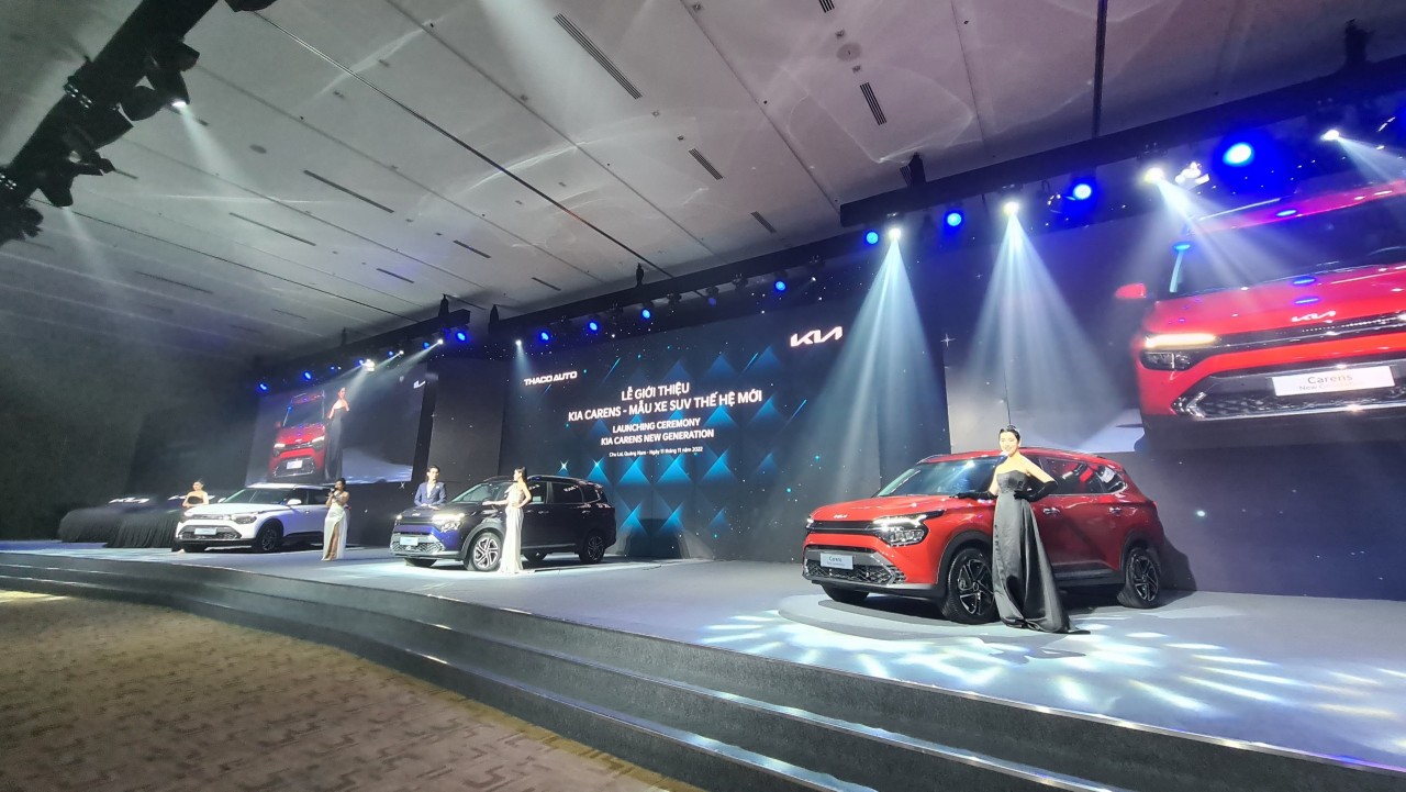 Kia Carens hoàn toàn mới ra mắt tại Việt Nam với 7 phiên bản, giá 619 triệu đồng Kia Carens hoàn toàn mới ra mắt tại Việt Nam với 7 phiên bản, giá 619 triệu đồng