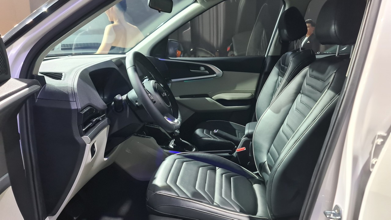 Kia Carens hoàn toàn mới ra mắt tại Việt Nam với 7 phiên bản, giá 619 triệu đồng Kia Carens hoàn toàn mới ra mắt tại Việt Nam với 7 phiên bản, giá 619 triệu đồng