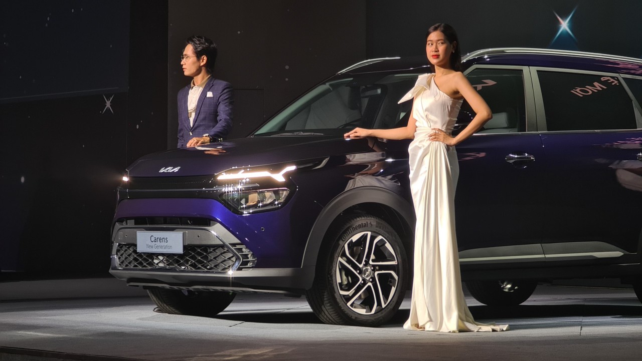 Kia Carens hoàn toàn mới ra mắt tại Việt Nam với 7 phiên bản, giá 619 triệu đồng Kia Carens hoàn toàn mới ra mắt tại Việt Nam với 7 phiên bản, giá 619 triệu đồng