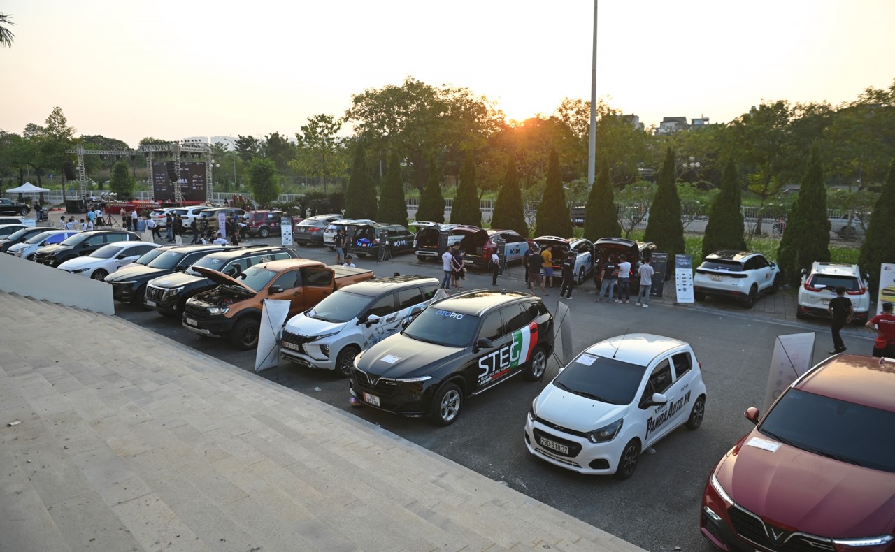 100 ô tô thi đấu âm thanh xe hơi EMMA tại Hà Nội 100 ô tô thi đấu âm thanh xe hơi EMMA tại Hà Nội