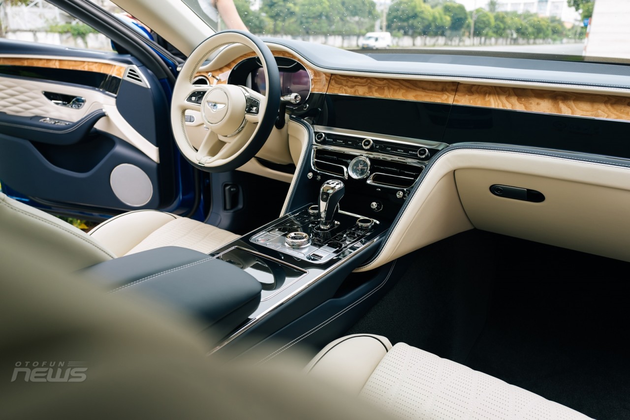 Bentley Flying Spur Hybrid 2023 ra mắt tại Việt Nam với giá từ 16,8 tỉ đồng