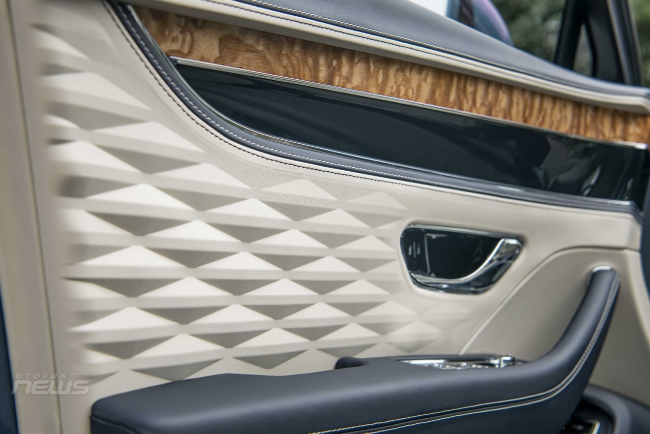 Bentley Flying Spur Hybrid 2023 ra mắt tại Việt Nam với giá từ 16,8 tỉ đồng