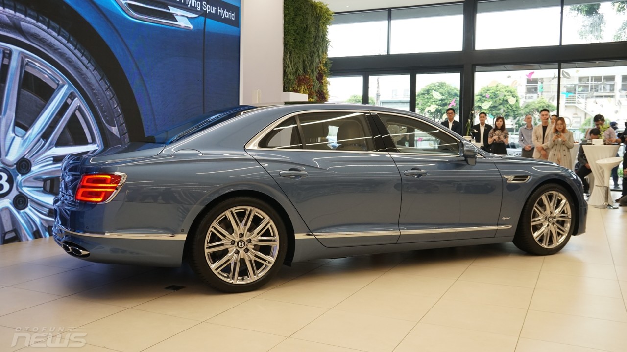 Bentley Flying Spur Hybrid 2023 ra mắt tại Việt Nam với giá từ 16,8 tỉ đồng