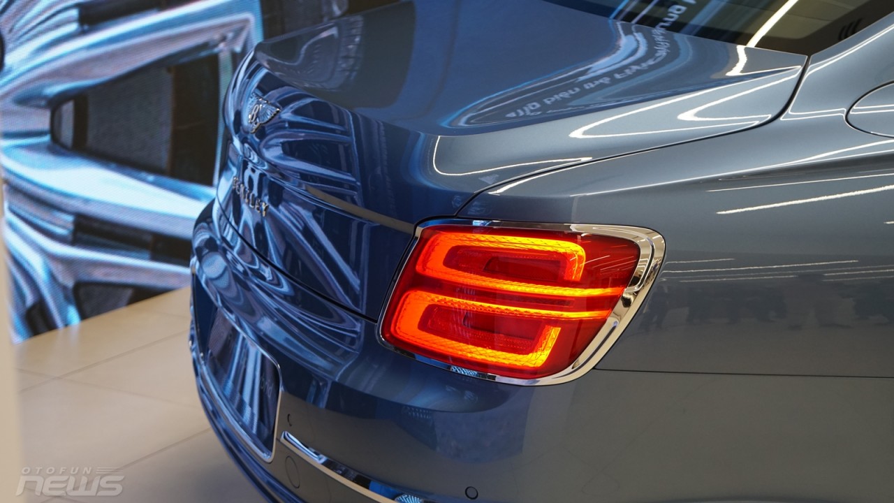 Bentley Flying Spur Hybrid 2023 ra mắt tại Việt Nam với giá từ 16,8 tỉ đồng