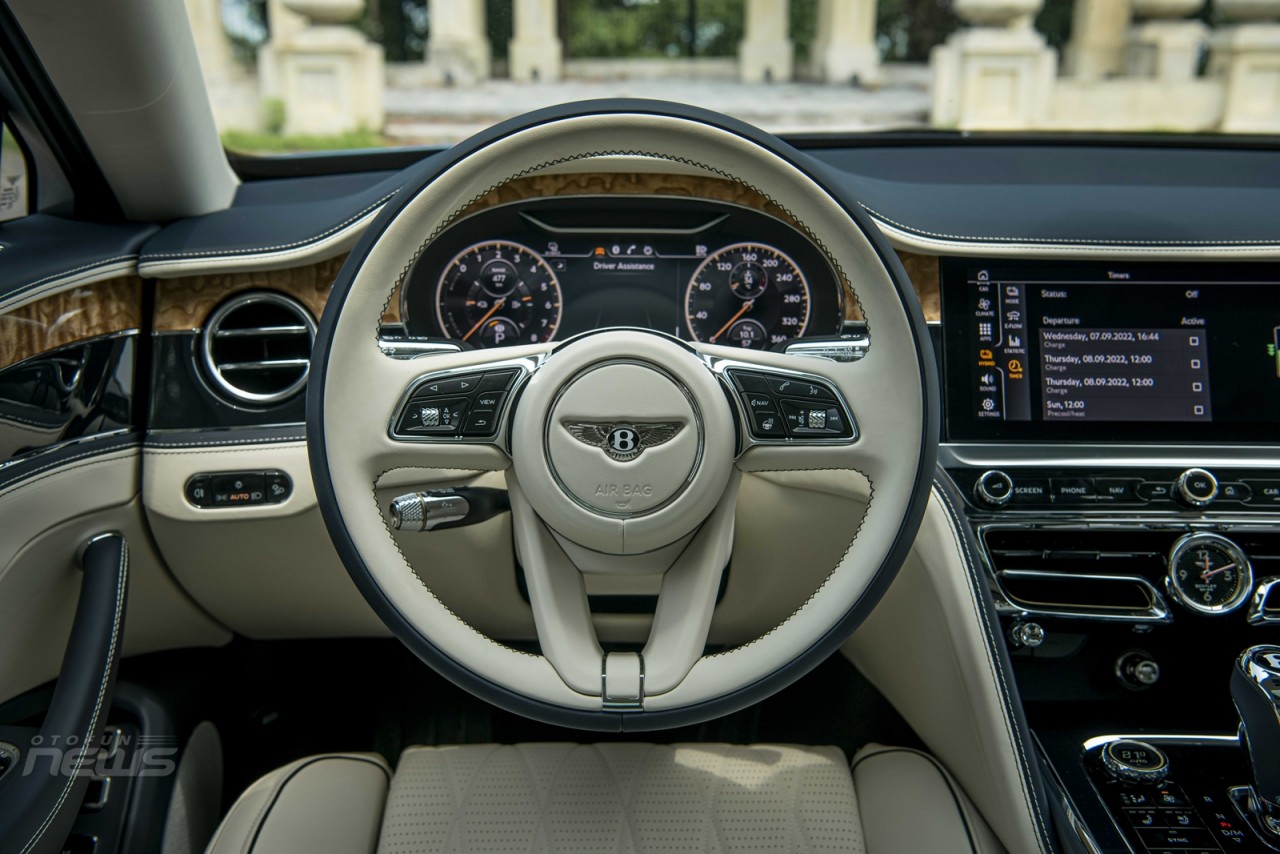 Bentley Flying Spur Hybrid 2023 ra mắt tại Việt Nam với giá từ 16,8 tỉ đồng