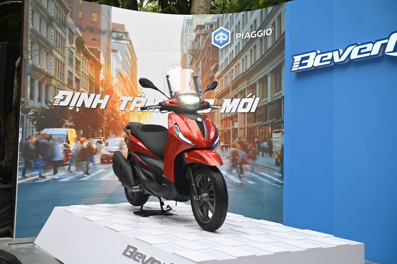 Cận cảnh Piaggio Beverly S giá 235 triệu đồng vừa ra mắt