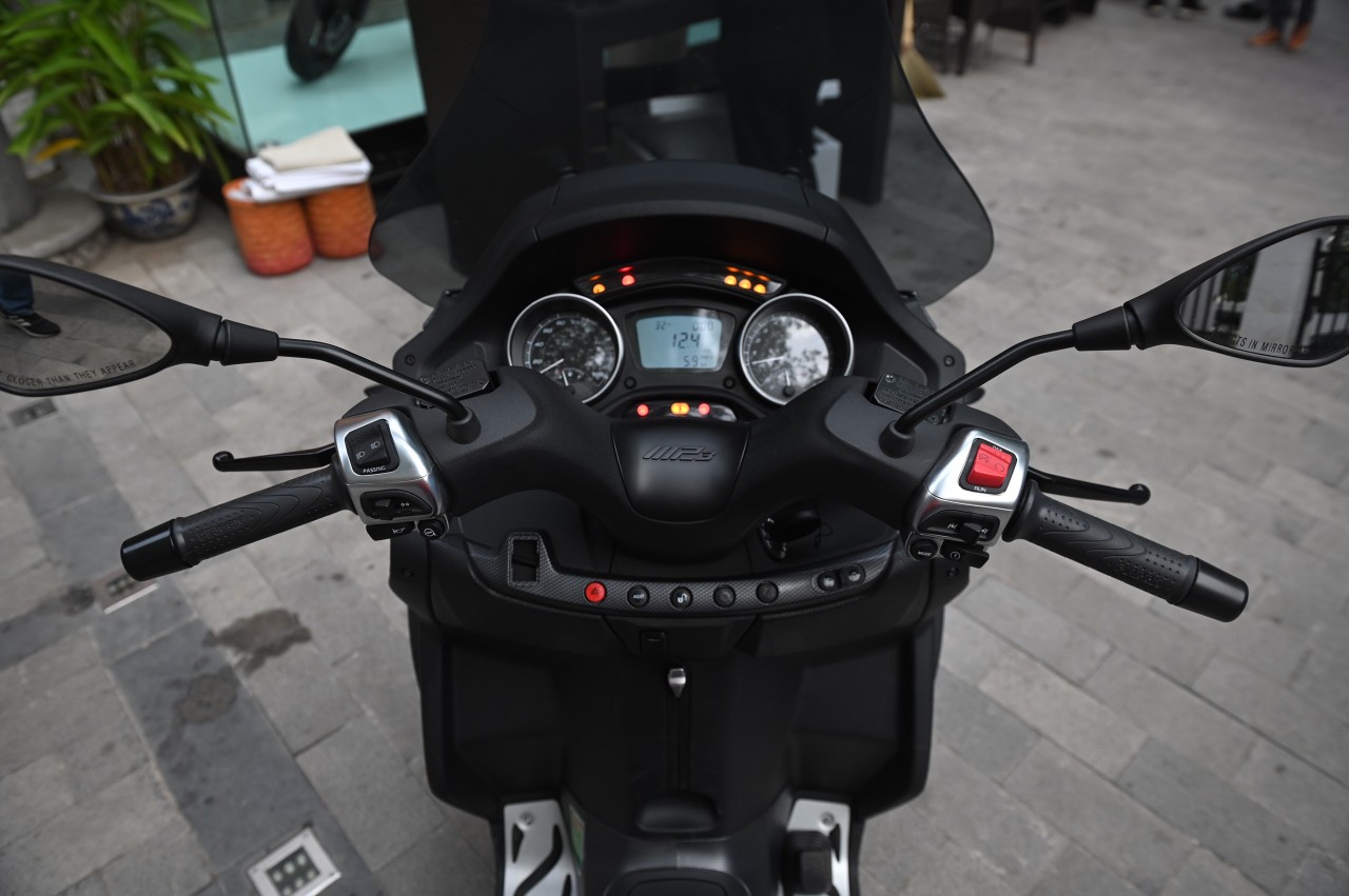 Piaggio MP3 400 HPE Sport: Xe tay ga 3 bánh 400cc giá 330 triệu Piaggio MP3 400 HPE Sport: Xe tay ga 3 bánh 400cc giá 330 triệu