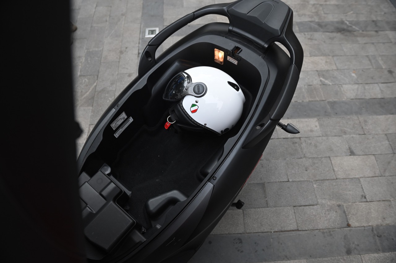 Piaggio MP3 400 HPE Sport: Xe tay ga 3 bánh 400cc giá 330 triệu Piaggio MP3 400 HPE Sport: Xe tay ga 3 bánh 400cc giá 330 triệu