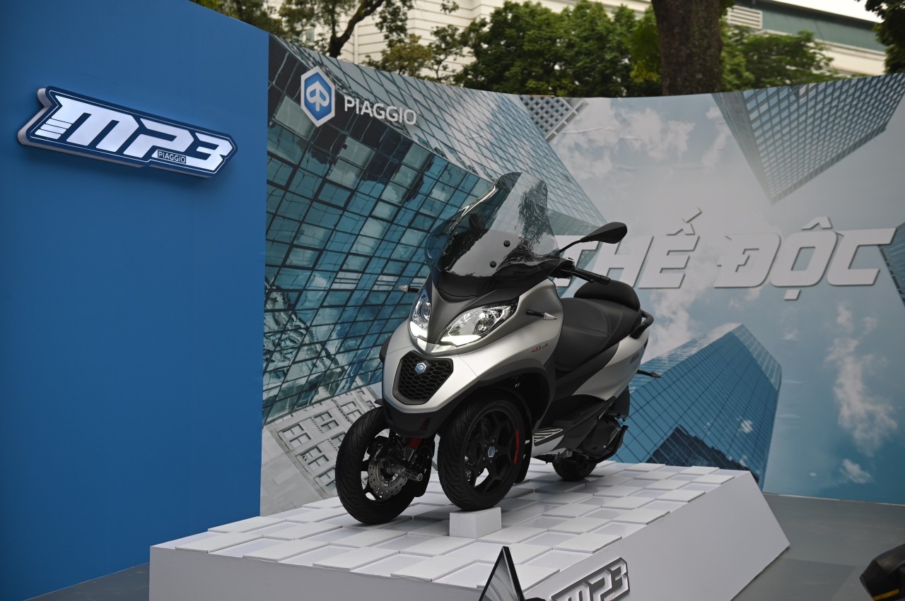 Piaggio MP3 400 HPE Sport: Xe tay ga 3 bánh 400cc giá 330 triệu Piaggio MP3 400 HPE Sport: Xe tay ga 3 bánh 400cc giá 330 triệu
