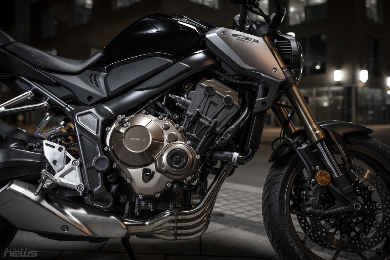 Honda CB650R 2021 – chạy “sướng” hơn bạn nghĩ